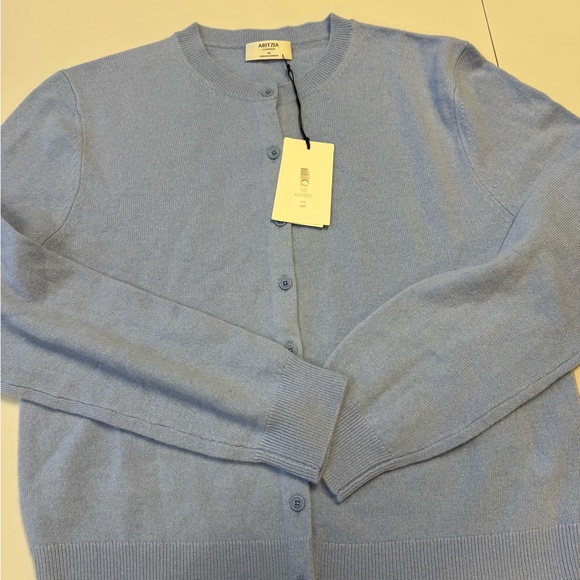 Aritzia Dayflower Blue Crew cardigan cashmere nwt m - Picture 3 of 4